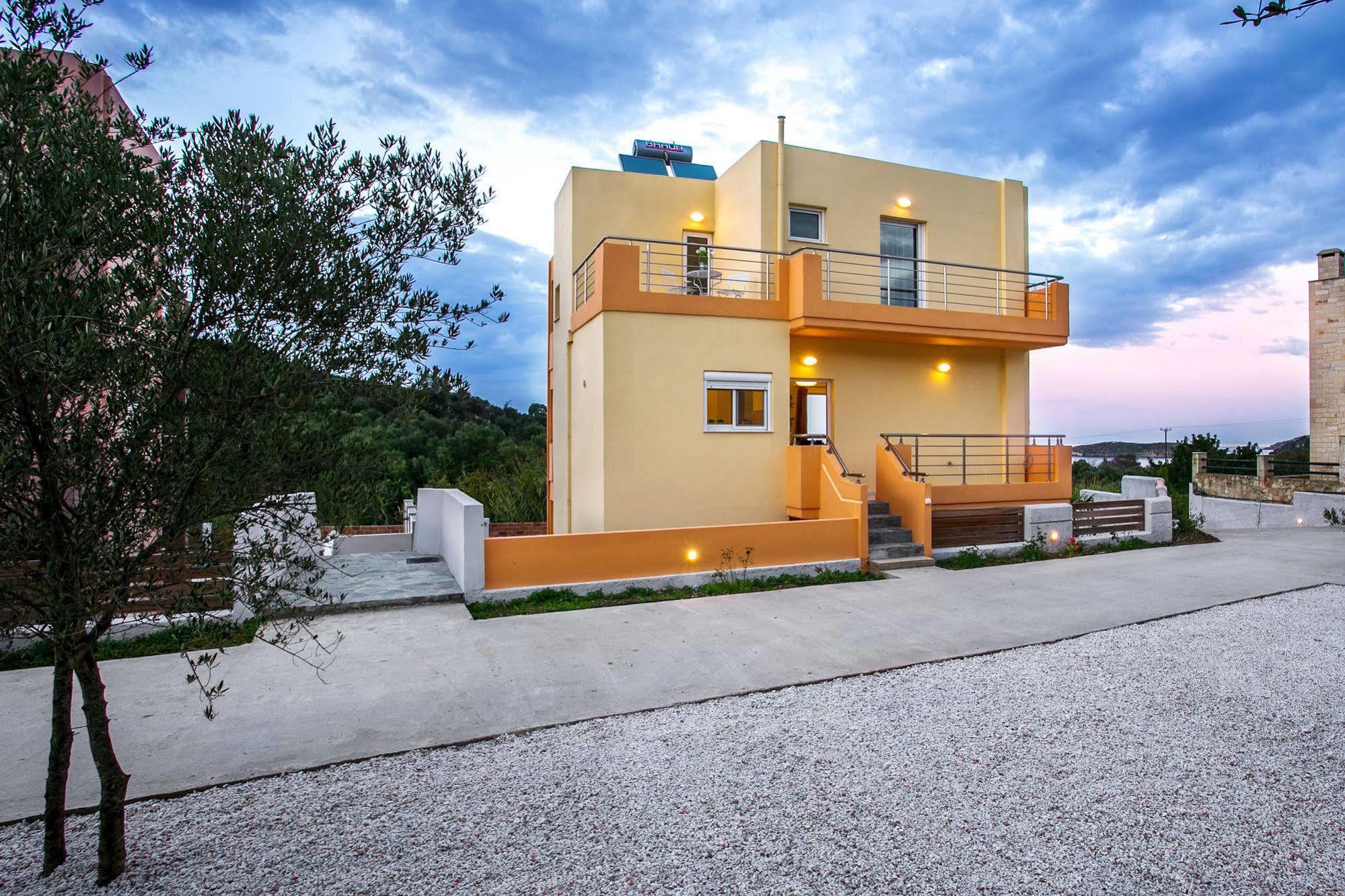 Cyan Icons Villas Tsivarás Exterior photo