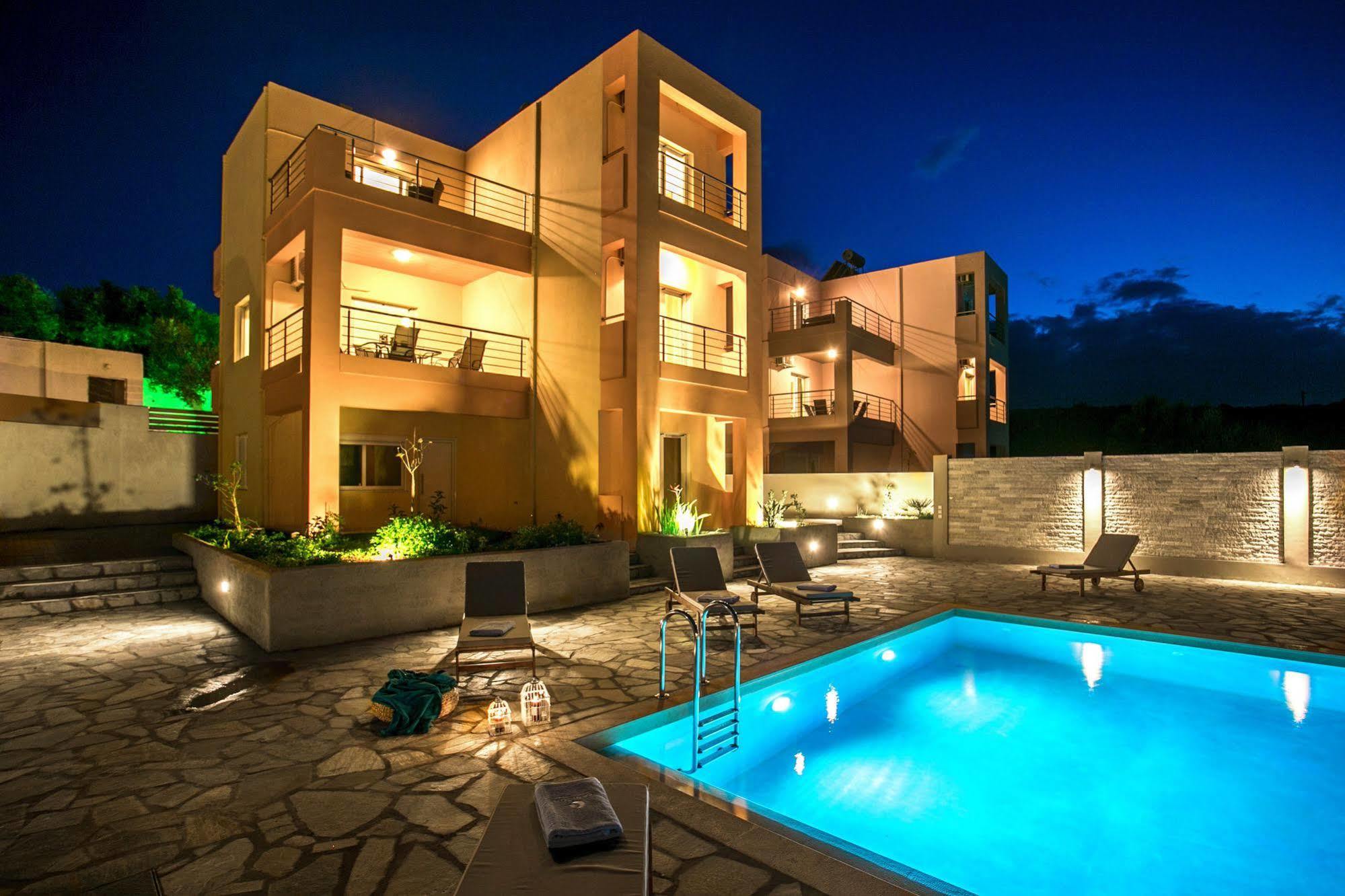 Cyan Icons Villas Tsivarás Exterior photo