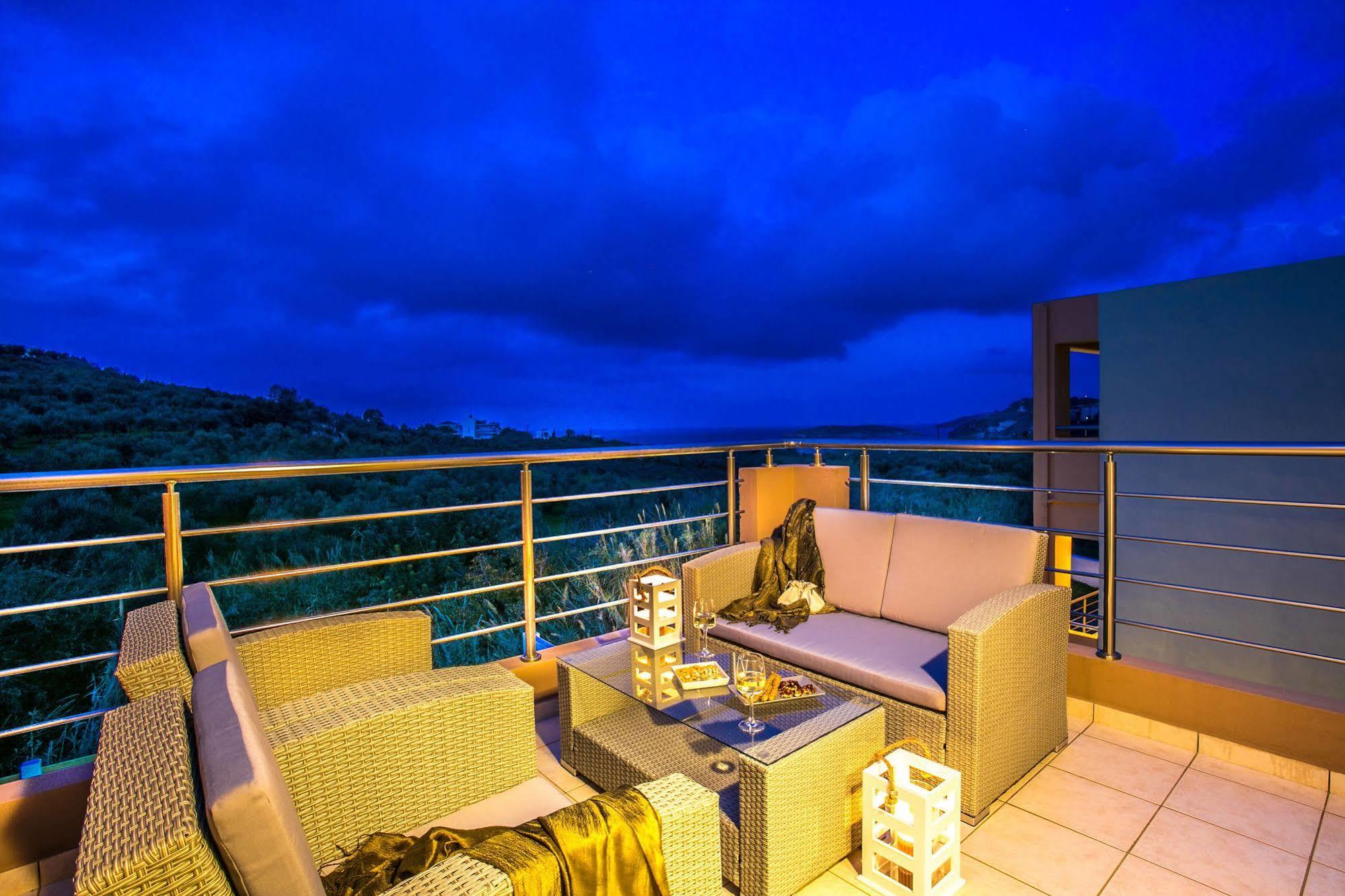 Cyan Icons Villas Tsivarás Exterior photo